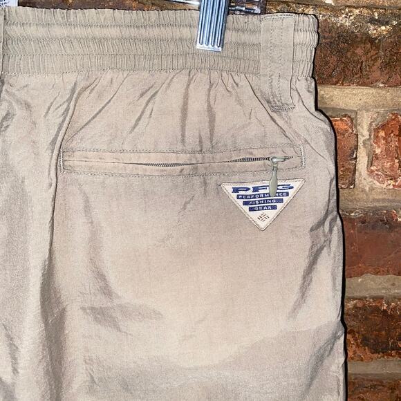Columbia Beige Pull-On Elastic Waist Cargo Shorts w/ Lining Men's Size Medium - Picture 4 of 5